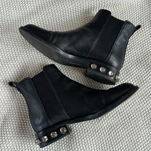 Boots with pearl detail on back
